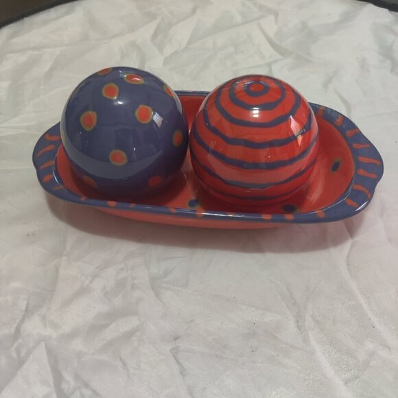 Salt & Pepper Shaker in a Unique Ball Form, Barryware USA Tucson AZ. - Picture 1 of 7